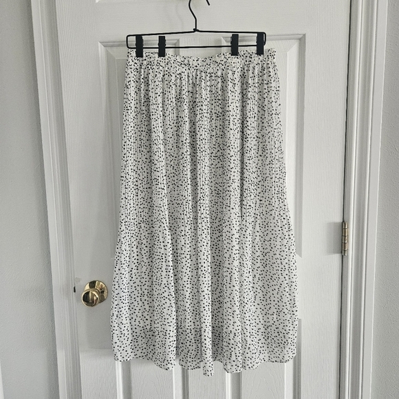 WD.NY Dresses & Skirts - NWOT WD . NY Polka Dot Pleated Midi Skirt